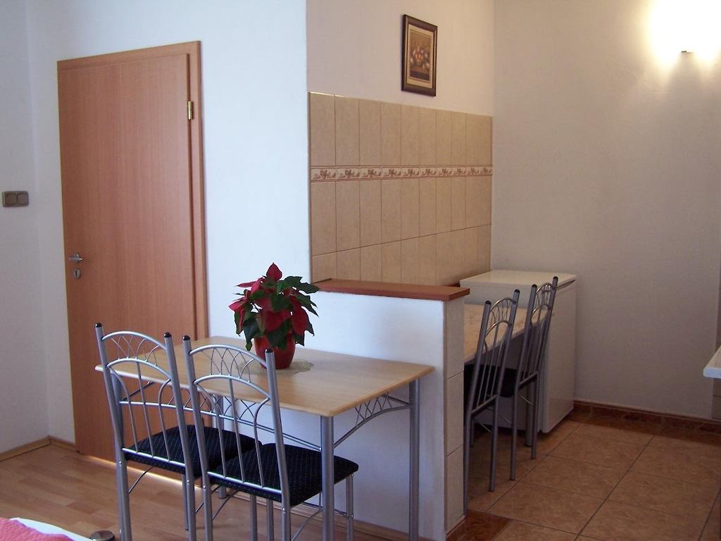 Akacia Apartment - Free Inside Parking, 2 Bedrooms, Garden, Next To Centre Budapest Zimmer foto