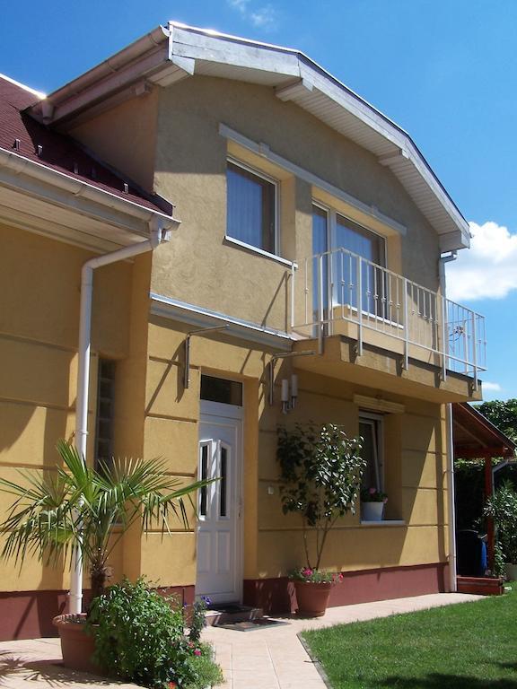 Akacia Apartment - Free Inside Parking, 2 Bedrooms, Garden, Next To Centre Budapest Exterior foto
