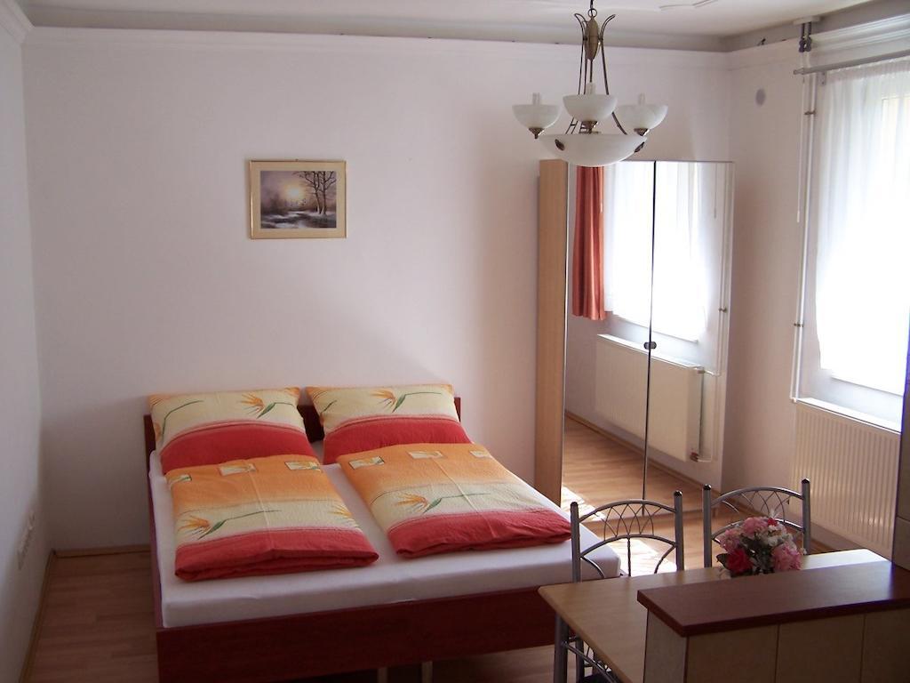 Akacia Apartment - Free Inside Parking, 2 Bedrooms, Garden, Next To Centre Budapest Zimmer foto