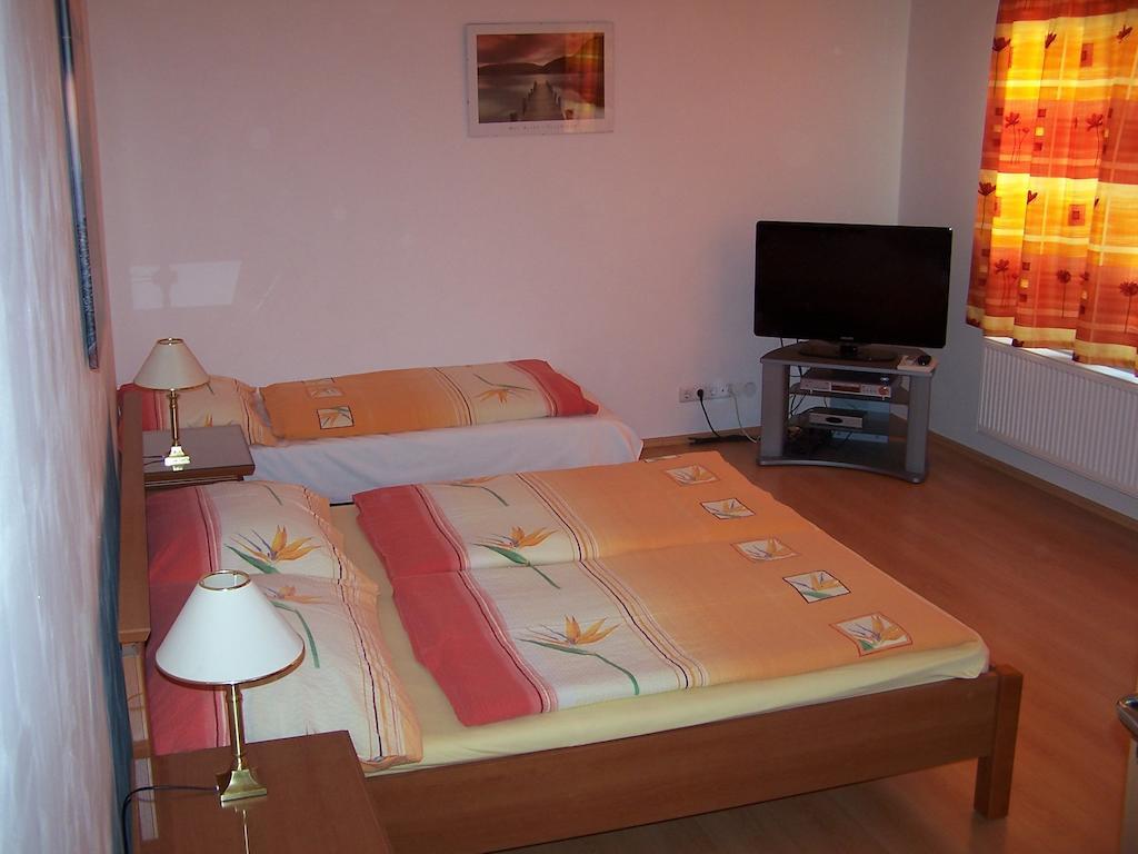 Akacia Apartment - Free Inside Parking, 2 Bedrooms, Garden, Next To Centre Budapest Zimmer foto